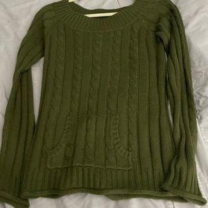 It dark green really beautiful for someone that interested in styling
